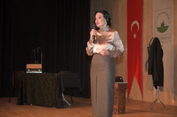 Kahraman Hekimlerin Hayatını Meslektaşları Teatral Oyunla Anlattı