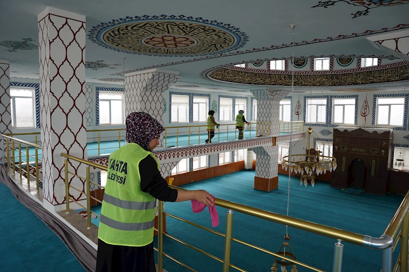 Kahta Belediyesi’nden Kadir Gecesi ve Bayram Öncesi Camilerde Temizlik Seferberliği