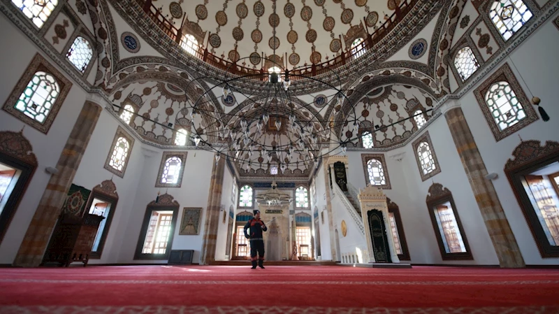 Nevşehir’de Camilere Gül Suyu Döküldü