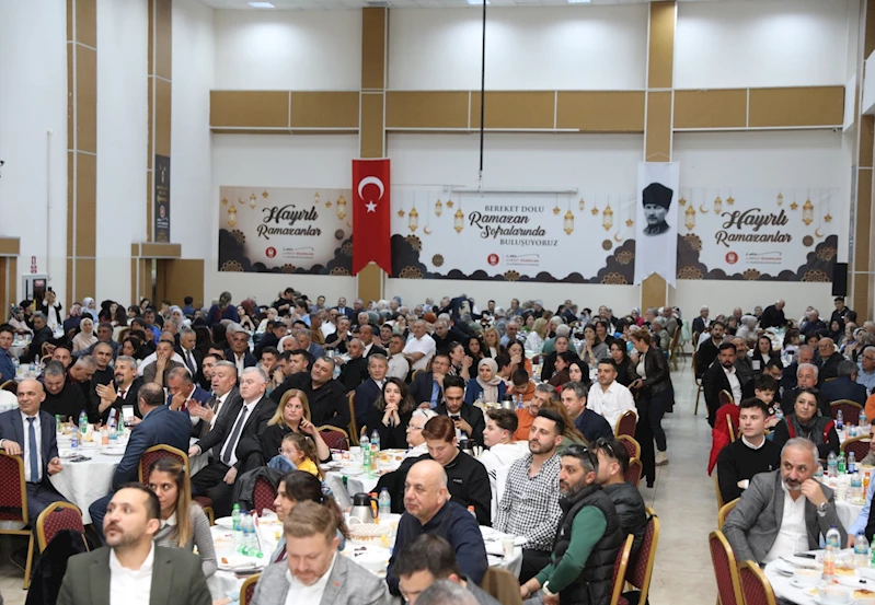 200 bin kişi Keçiören`de iftar yaptı