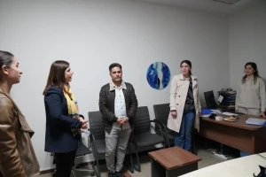 Eş Başkan Bucak’tan sosyal destek kartları için mesaiye kalan personele ziyaret