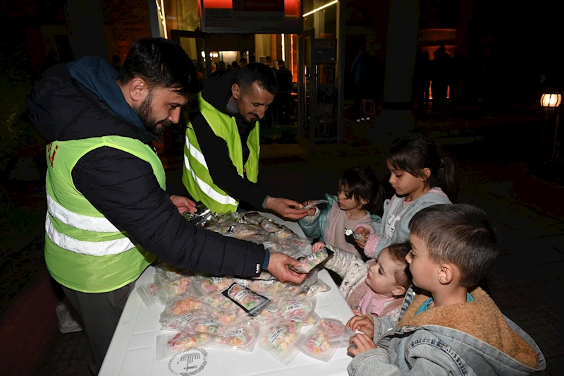 -BOZÜYÜK BELEDİYESİ’NDEN KADİR GECESİ’NDE LOKUM İKRAMI