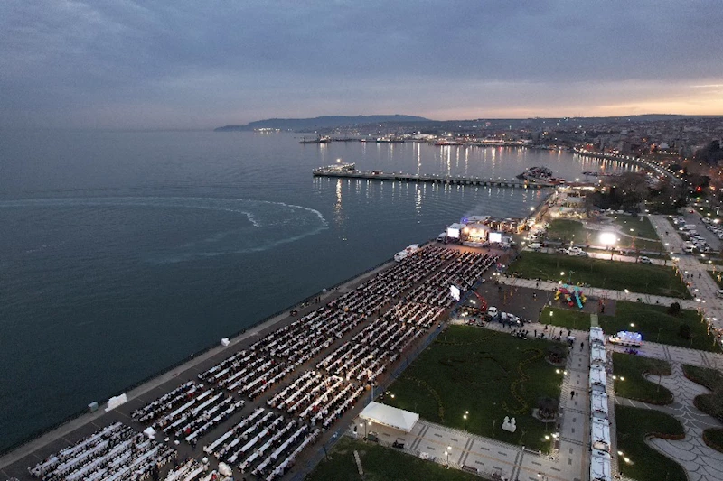 Halkın Sofrasında 11 Bin Kişi Orucunu Birlikte Açtı