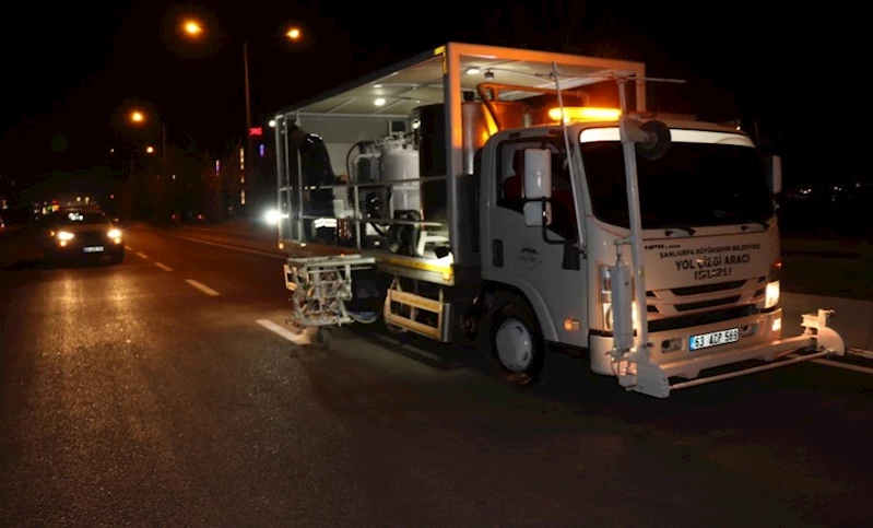 MAŞUK TOKİ YOLUNDA YOL ÇİZGİLERİ İLE TRAFİK GÜVENLİĞİ ARTIRILDI