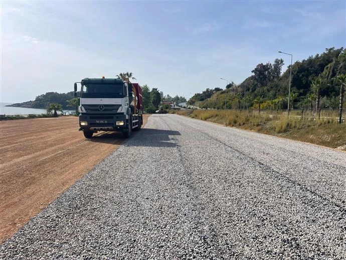 İNCEKUM MAHALLESİ’NDE 6 BİN METREKARELİK OTOPARK ALANINA ASFALT