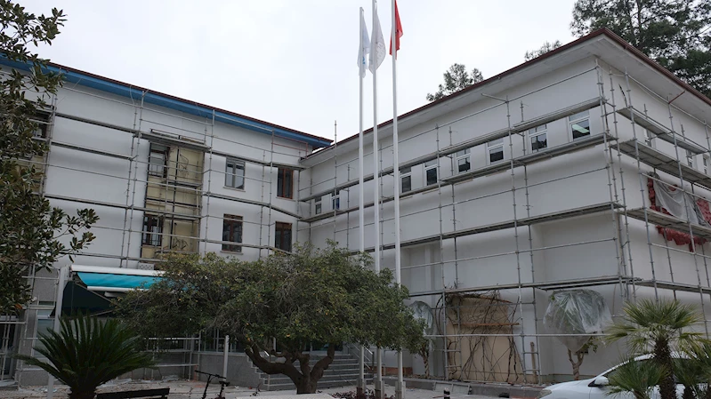Belediye binasında tadilat çalışmaları devam ediyor