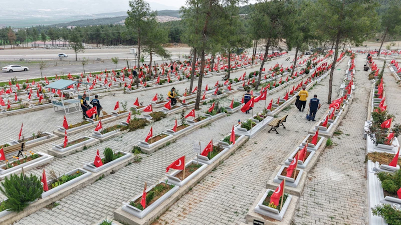 Kapıçam Mezarlığı Bayrama Hazır