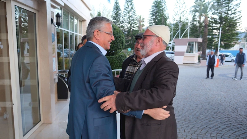 Başkan Topaloğlu’ndan Kemer’in çınarlarına iftar