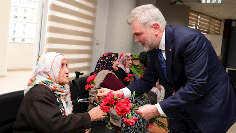 Başkan Görgel’den Bayramda Huzurevine Ziyaret