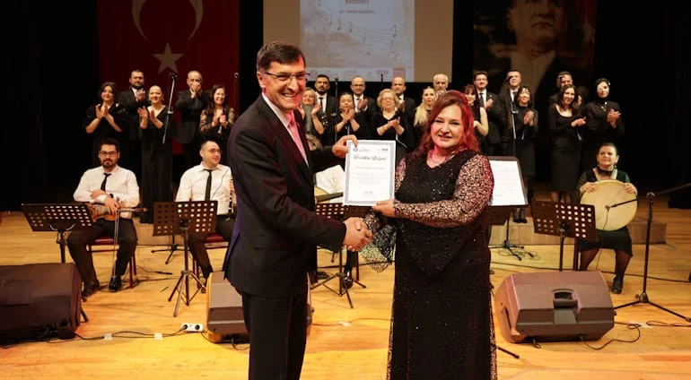 TÜRK MUSİKİSİNİN ZARİF MAKAMLARI VATANDAŞLARIMIZI MEST ETTİ