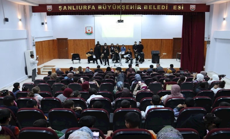 AHMET YESEVİ GENÇLİK MERKEZİ KURSİYERLERİNDEN KURTULUŞ GÜNÜ