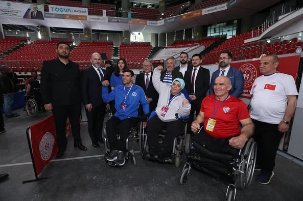 Başkan Büyükkılıç, Türkiye Bilek Güreşi Şampiyonası’nda Yarışan Sporcularla Bir Araya Geldi