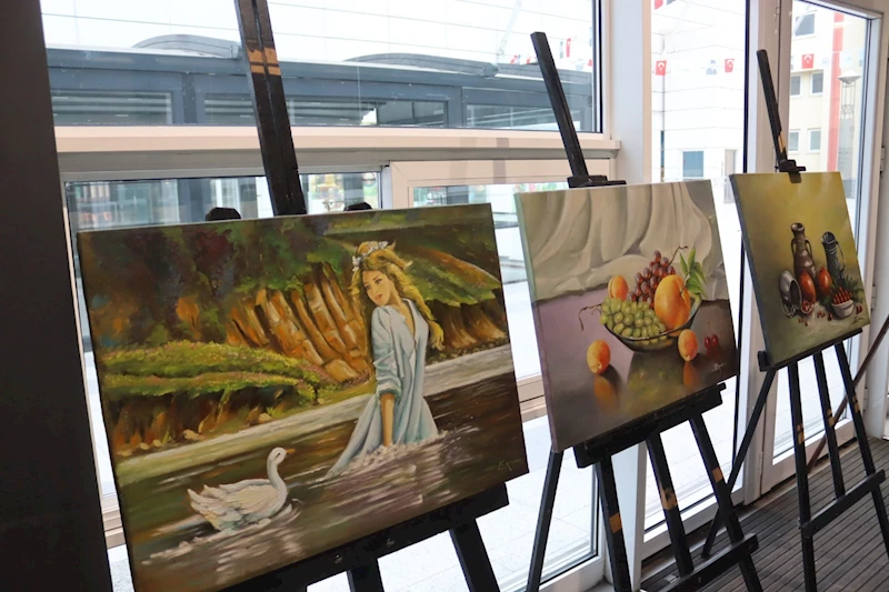 “ZAMANIN RENKLERİ” İSİMLİ RESİM SERGİ ZİYARETÇİLERİNİ BEKLİYOR