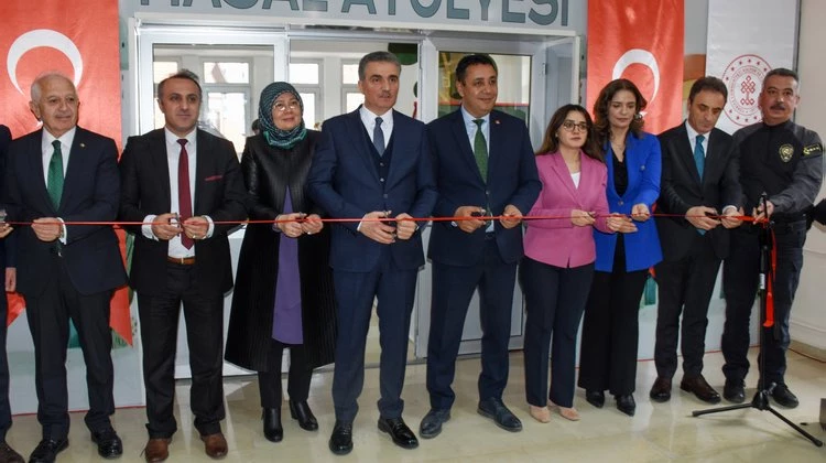 BAŞKANIMIZ, İL KÜLTÜR VE TURİZM MÜDÜRLÜĞÜ BİNASINDA KURULAN MASAL ATÖLYESİ’NİN AÇILIŞINA KATILDI