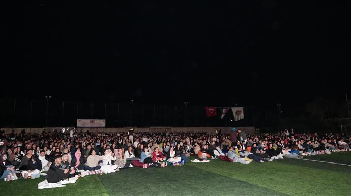ÜNİVERSİTELİLER AÇIK HAVA SİNEMA FESTİVALİ’NDE BULUŞTU