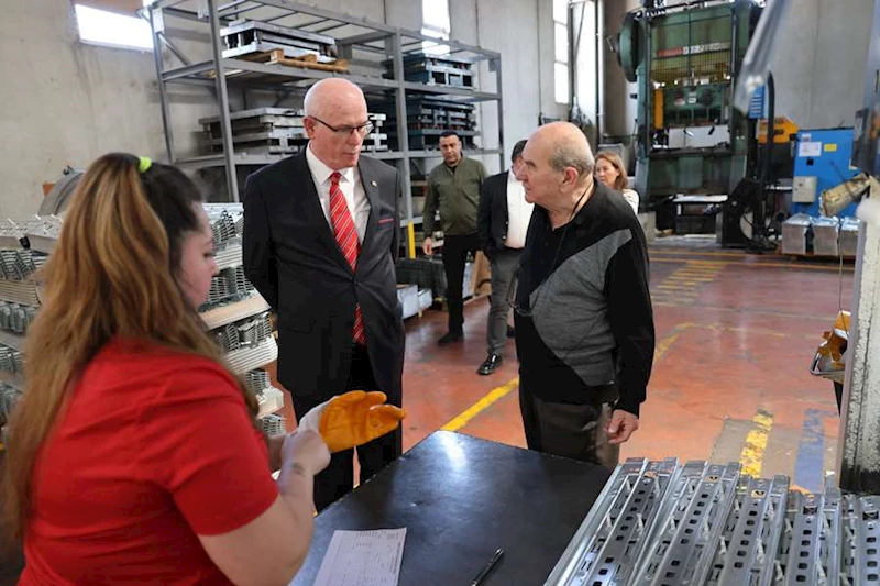 BAŞKAN KURT: “ÜRETEN HER KESİMİN YANINDAYIZ”