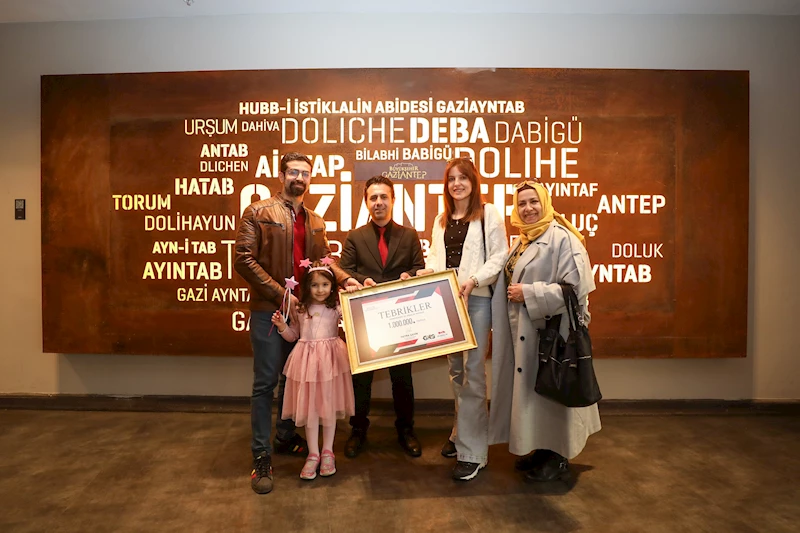 25 ARALIK PANORAMA MÜZESİ’NİN 1 MİLYONUNCU ZİYARETÇİSİ MİNİK ELİSA OLDU