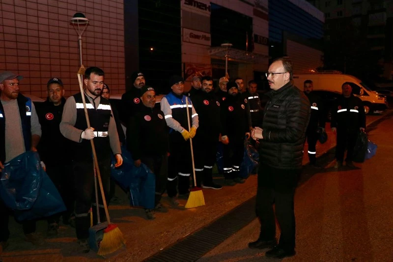 SABAHIN İLK IŞIKLARIYLA BAŞLAYAN TEMİZLİK SEFERBERLİĞİ DEVAM EDİYOR!