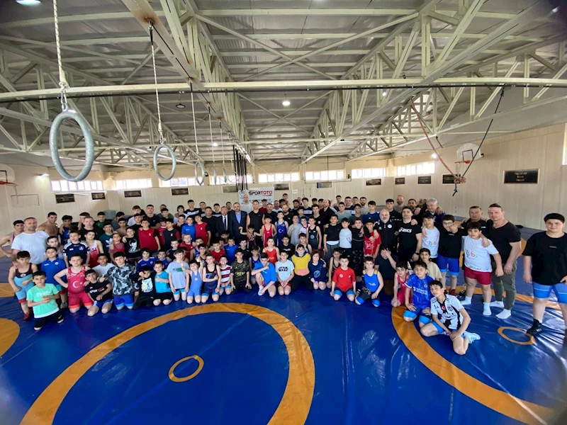 Enes Zengin şampiyonlara moral oldu: “Spor dostluk ve kardeşliktir”