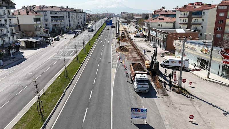 AKSARAY BELEDİYESİ 15 MAHALLEYİ BESLEYEN İÇME SUYU ANA ŞEBEKE HATTINI YENİLİYOR