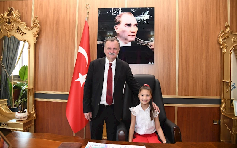 BAŞKAN BALABAN 23 NİSAN’DA KOLTUĞU ÇOCUKLARA EMANET ETTİ