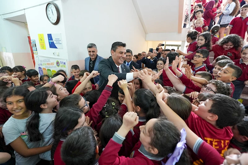 Başkan Zeyrek’ten Minik Öğrencilere 23 Nisan Sürprizi