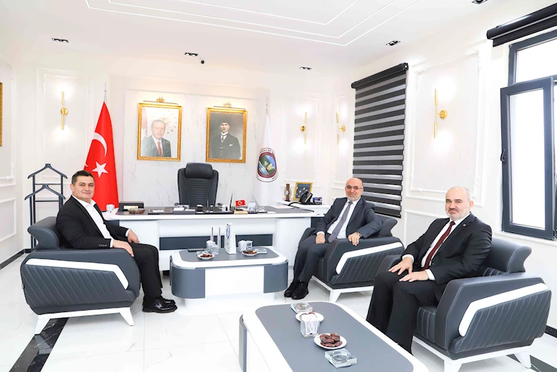 Belediye Başkanımız Ali Altuntaş Afyonkarahisar İl Müftüsü Lütfü İmamoğlu ile birlikte İlçe Müftüsü Selahattin Bozkurt u Belediyemizde misafir etti.