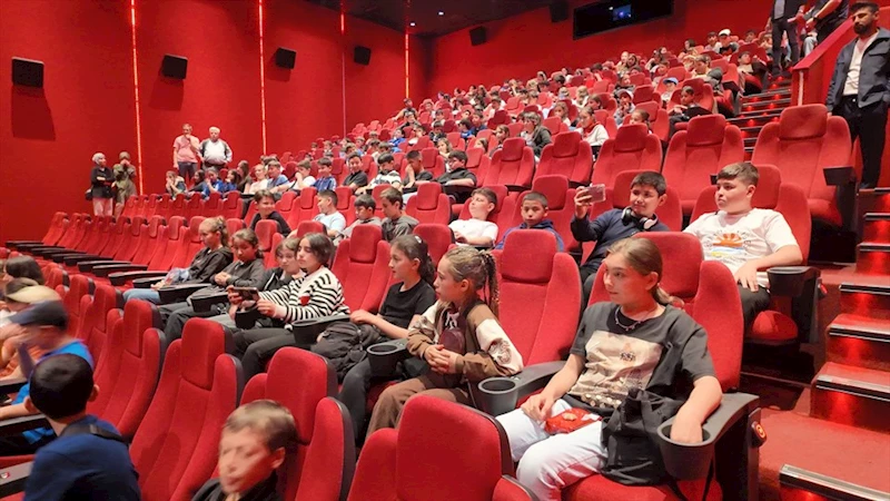Hayatlarında ilk kez sinemada film izlediler, bayram coşkusunu yaşadılar