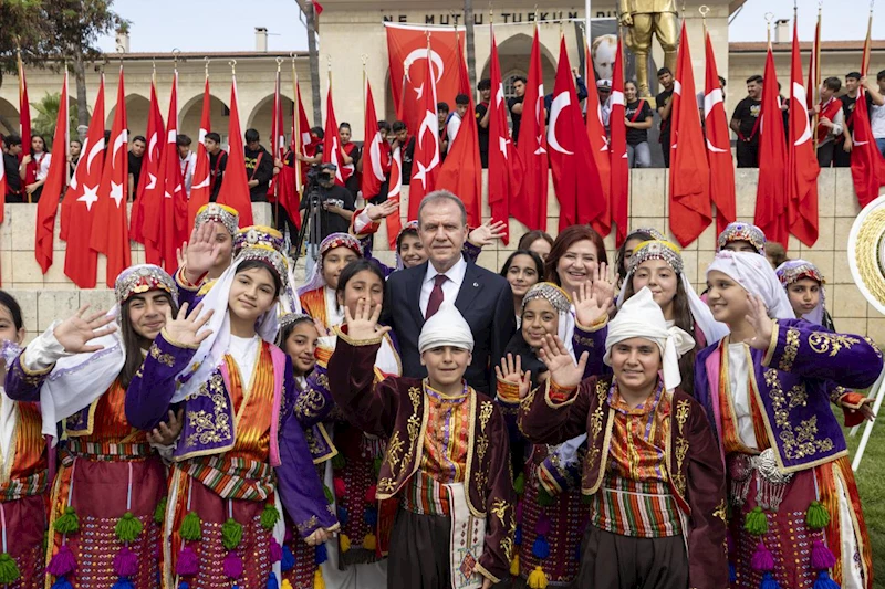Başkan Seçer ve Meral Seçer, ‘23 Nisan Ulusal Egemenlik ve Çocuk Bayramı’ Kutlama Törenine Katıldı