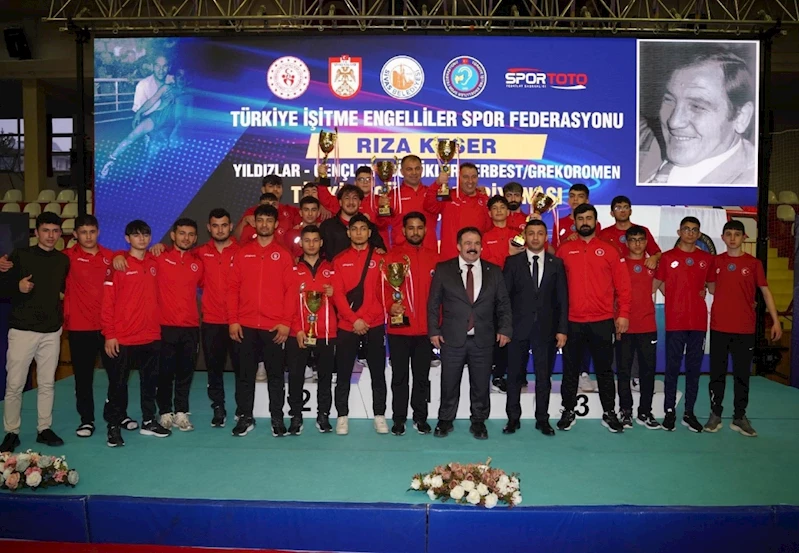 Keçiören Belediyesi İşitme Engelliler Güreş Takımı`ndan büyük başarı