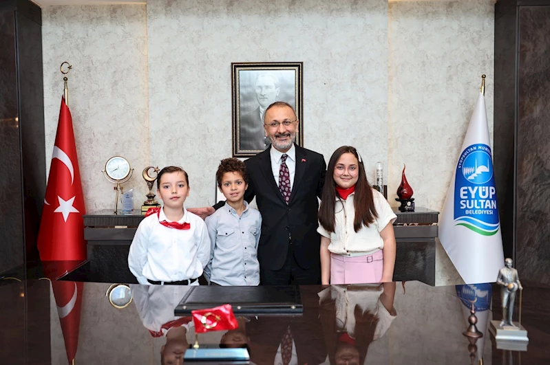 Eyüpsultan’da 23 Nisan Coşkusu: Başkanlık Koltuğu Minik Beren’e Emanet