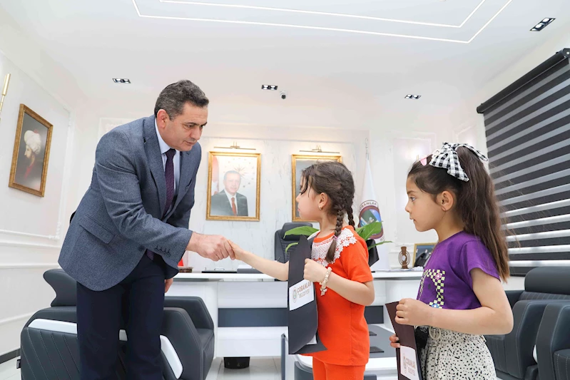 Başkan Altuntaş, 23 Nisan da Koltuğu Çocuklara Devretti