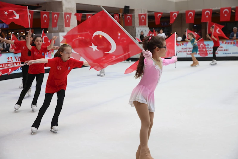 Buz üstünde 23 Nisan kutlaması