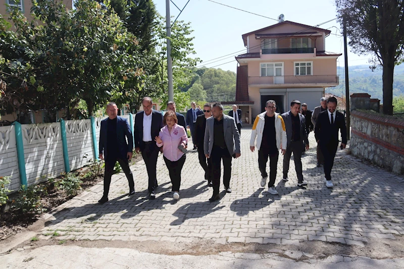 İZMİT BELEDİYESİ, KARAABDÜLBAKİ MAHALLESİNDEKİ TALEPLERİ YERİNDE İNCELEDİ