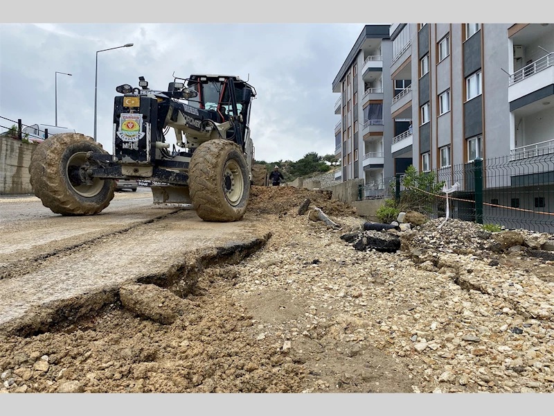 TARSUS BELEDİYESİ EKİPLERİNDEN AŞIRI YAĞIŞ SONRASI  HIZLI MÜDAHALE