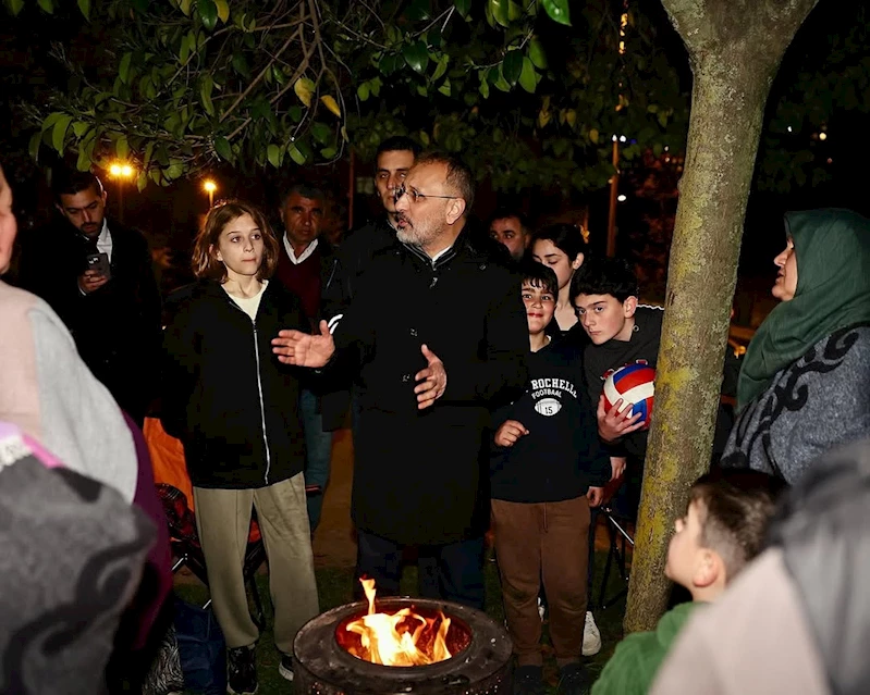Başkan Özmen deprem sonrası sahadaydı: Dayanışma en büyük gücümüz!