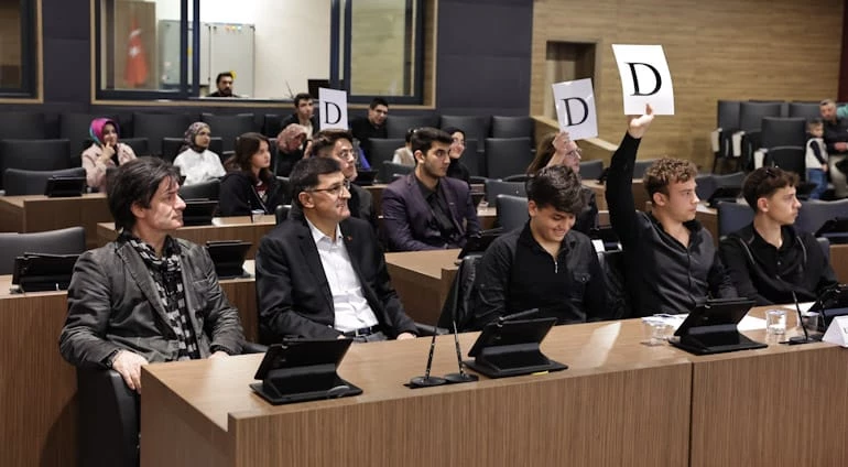 KÜTAHYA’MIZIN GURUR TABLOSU: GENÇLERİMİZ BİLGİLERİYLE YARIŞTI