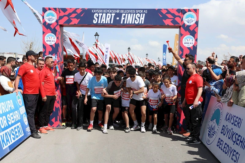 Büyükşehir Spor A.Ş.’nin Çocuk Koşusuna Yüzlerce Minik Sporcu Katıldı