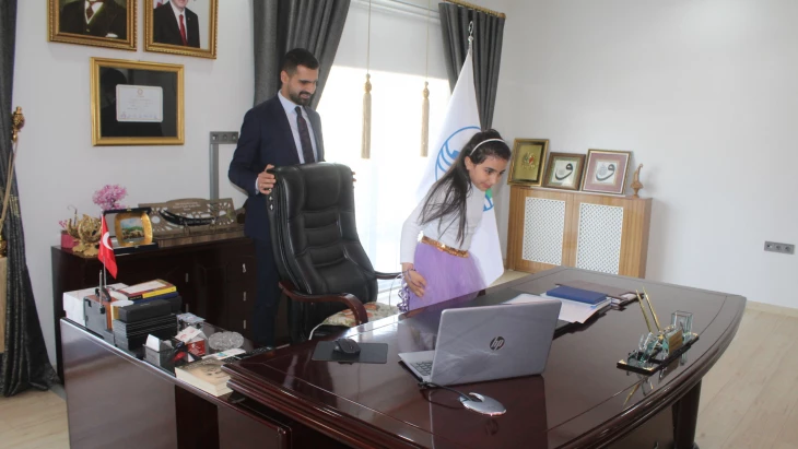 Başkan Somyürek Koltuğu Minik Ada