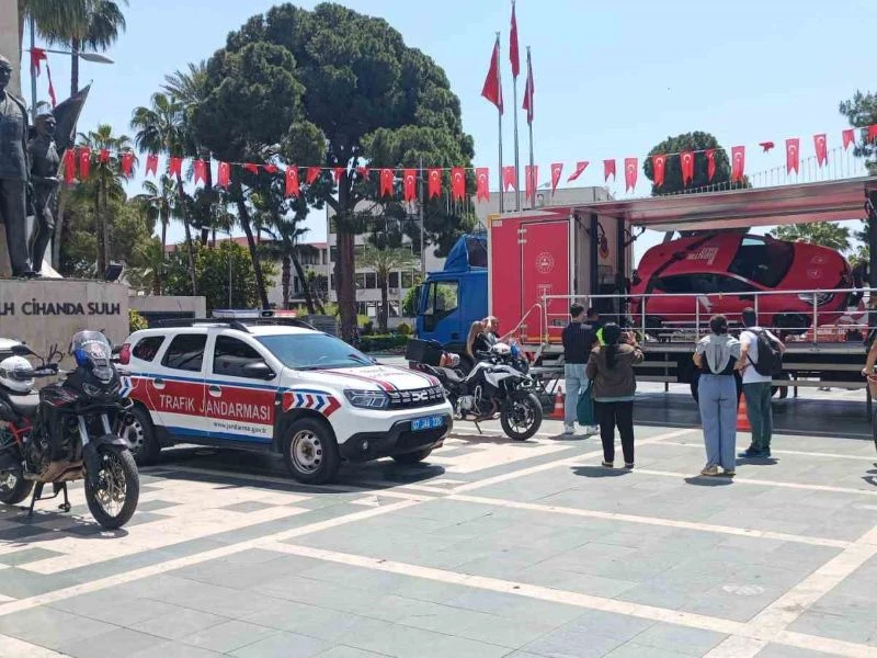 Jandarmadan Öğrencilere Trafik Farkındalık Eğitimi Verildi