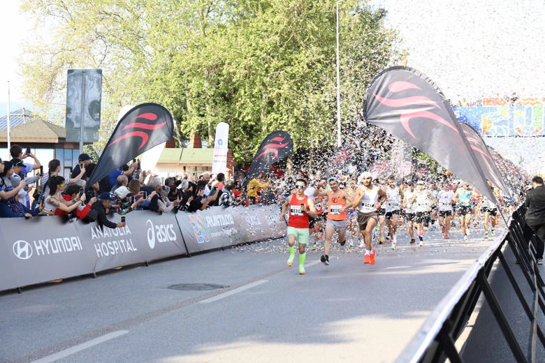 RUNTALYA Maratonu büyük coşkuya sahne oldu