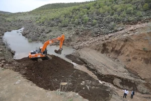Çermik’te 60 bin hayvanın içme suyunu karşılayacak gölet yapılıyor