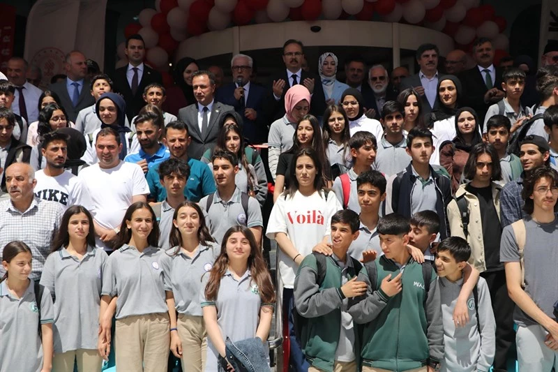 11. GELENEKSEL SİİRT KİTAP FUARI, KİTAPSEVERLERE KAPILARINI AÇTI