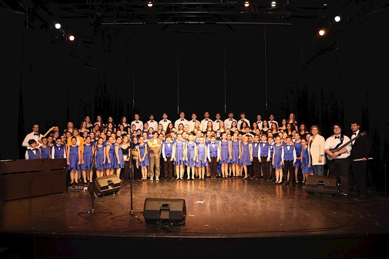 Nilüfer Çocuk ve Gençlik Koroları yıl sonu konserinde büyüledi