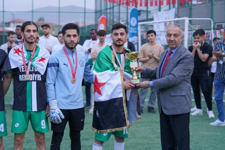 Suriye Karması, Şampiyon Oldu