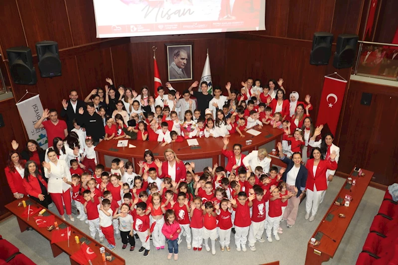 İZMİTLİ ÇOCUKLAR 23 NİSAN’DA MECLİS KÜRSÜSÜNDE BULUŞTU