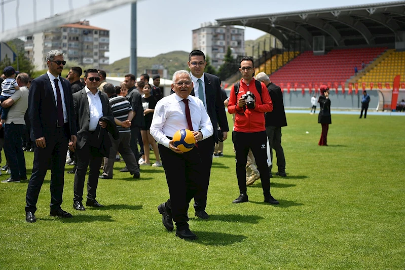 Başkan Büyükkılıç, 19 Mayıs’ta Gençlerin Bayram Coşkusuna Ortak Oldu