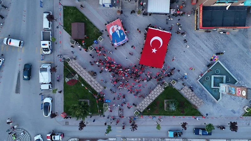 19 Mayıs Coşkusu Sandıklı’da Dev Bayrak Yürüyüşüyle Kutlandı