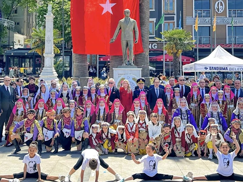 Cumhuriyetimizin değerlerini yaşatan, yarınlara taşıyan tüm gençlerimizin bayramı kutlu olsun!