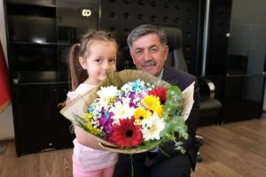 Minik Öğrencilerden Belediye Başkanımız Sn. Bekir Aksun’a Ziyaret